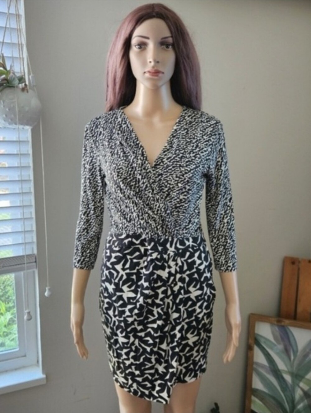 Diane Von Furstenburg Silk Black & White Surplice Sheath Dress - Women's